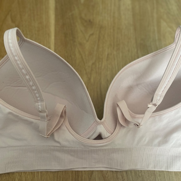 ATHLETA | Embrace Bra D-DD Light Pink - Picture 3 of 8